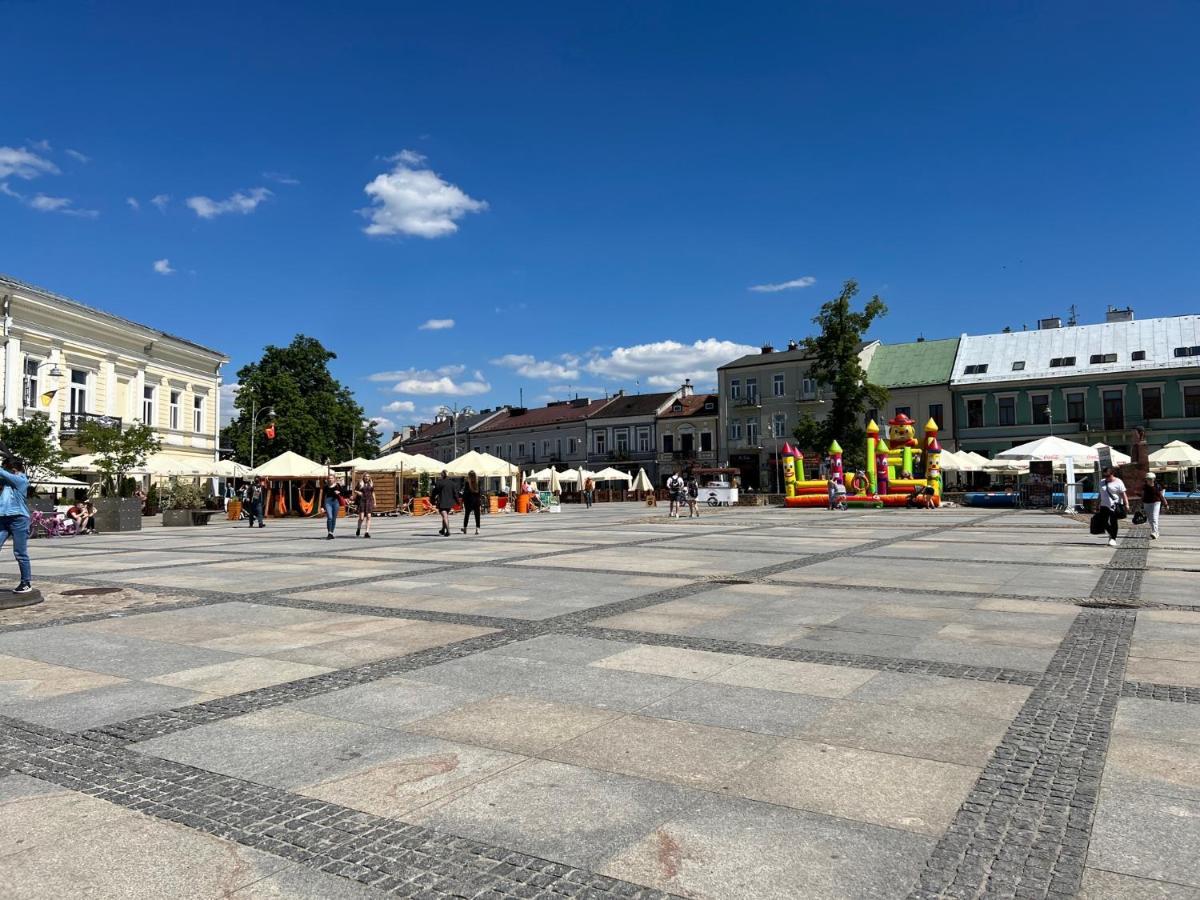 Family & Business Sauna Apartments Rynek Centrum Downtown - 2 Bedroom With Private Sauna, Balcony, Parking Kielce Bagian luar foto