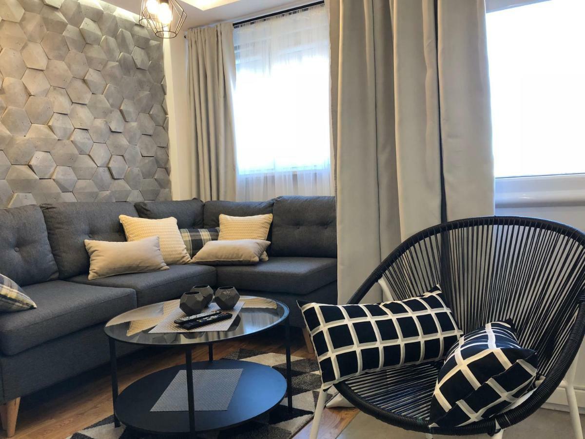 Family & Business Sauna Apartments Rynek Centrum Downtown - 2 Bedroom With Private Sauna, Balcony, Parking Kielce Bagian luar foto